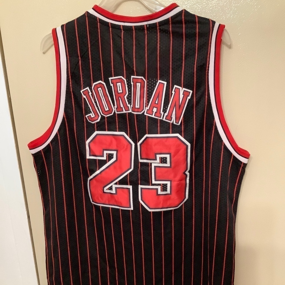 Michael Jordan Bulls 23 Mitchell & Ness Authentic Pinstripe Jersey 1997-… - Picture 9 of 11